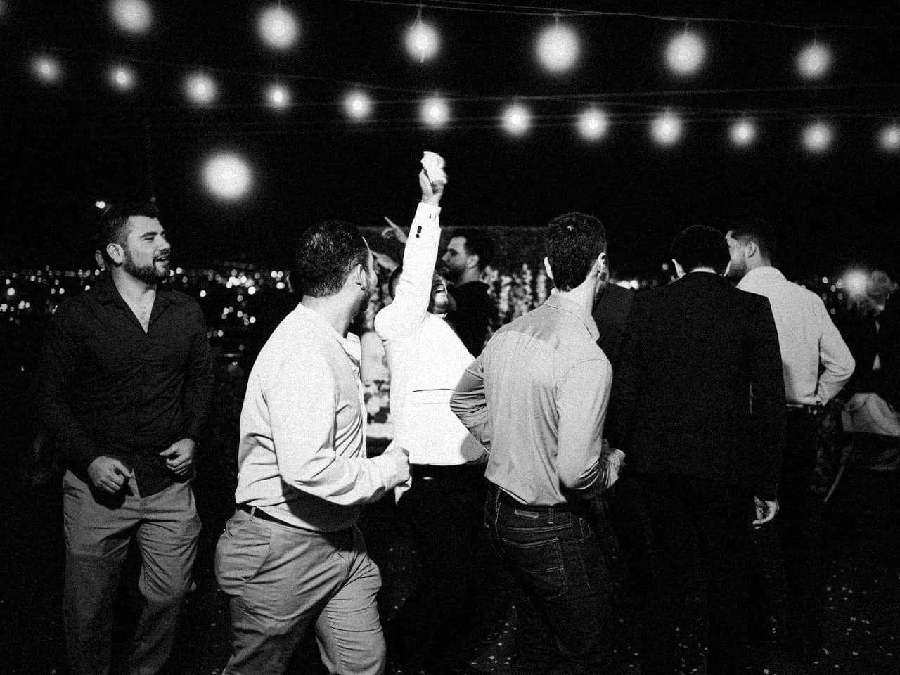 Pista de dança à noite com Preto e branco