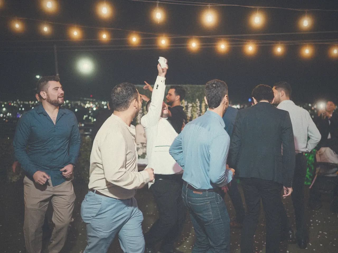 Pista de dança à noite com Polaroid desbotada
