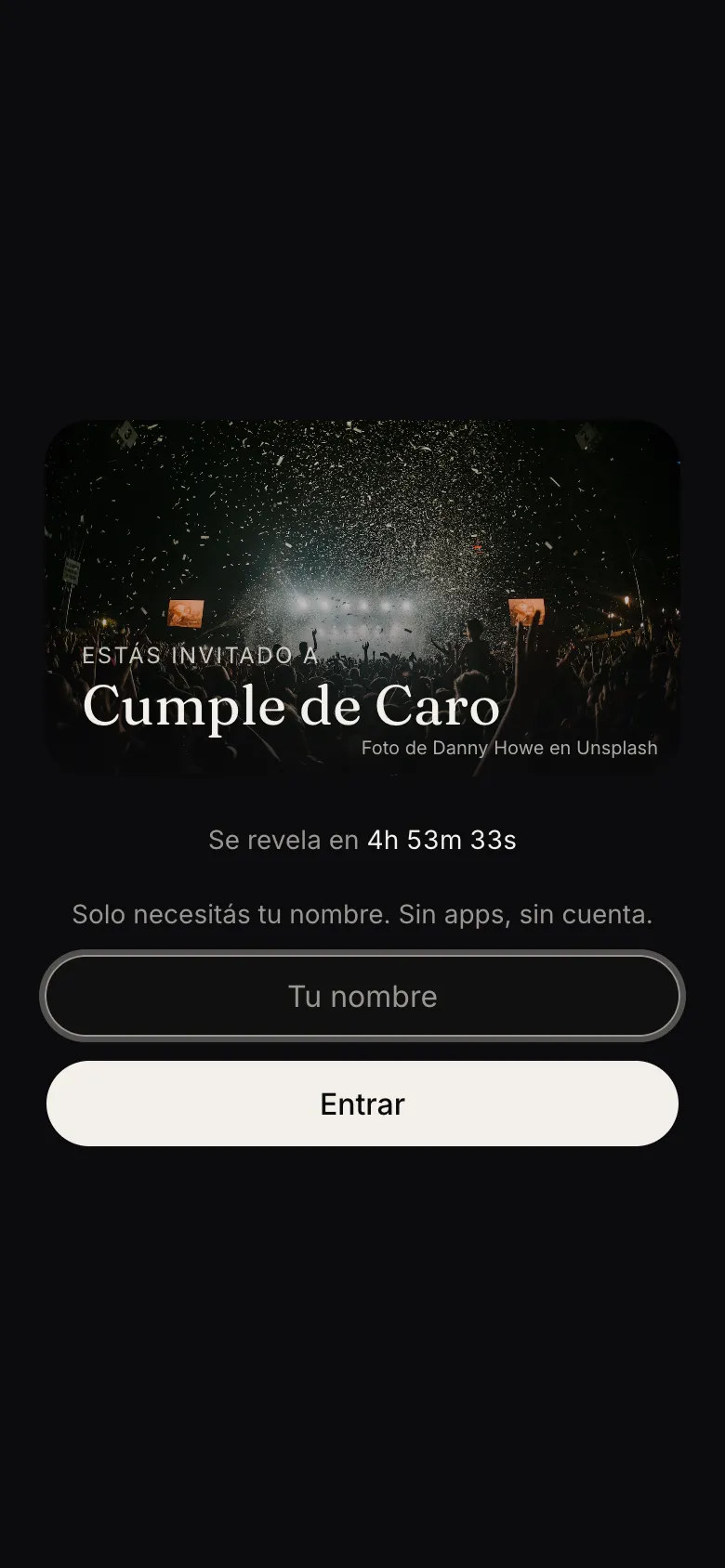 Pantalla de invitacion a un Instante: foto de portada, cuenta regresiva al reveal y el ingreso solo con el nombre.
